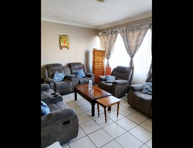 1 BEDROOM APARTMENT FOR SALE IN GQEBERHA CENTRAL